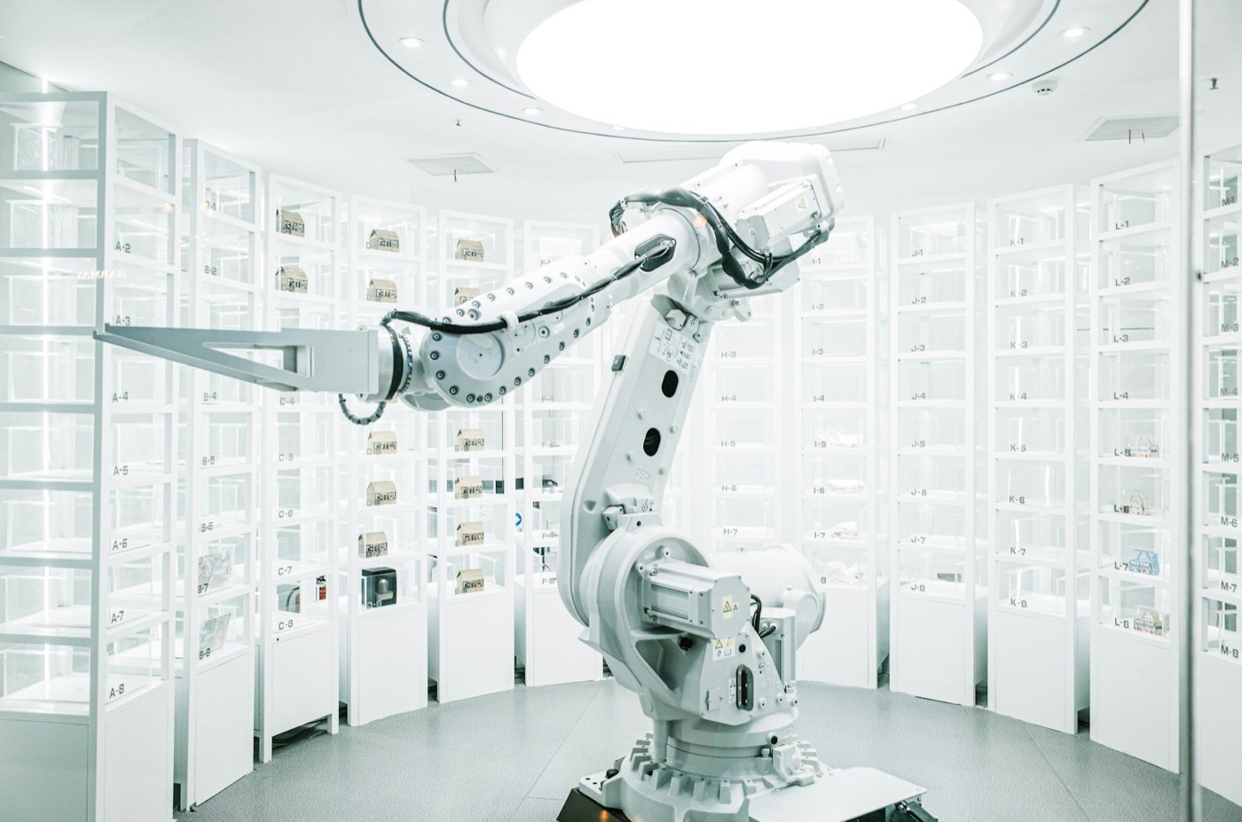 Industrial robotic arm